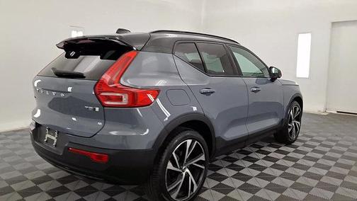 2022 Volvo XC40 T5 R-Design