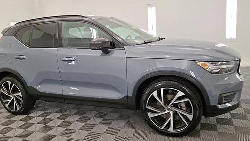2022 Volvo XC40 T5 R-Design