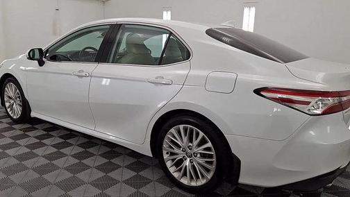 2020 Toyota Camry Hybrid XLE