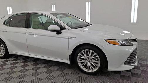 2020 Toyota Camry Hybrid XLE
