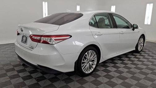 2020 Toyota Camry Hybrid XLE