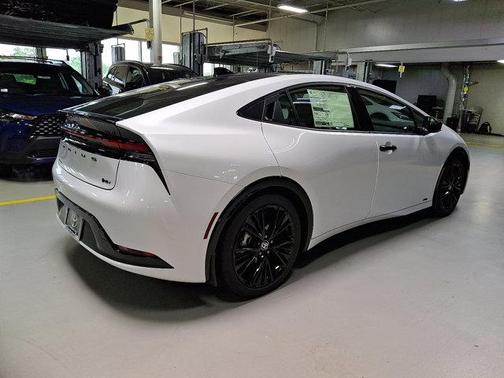 2025 Toyota Prius L