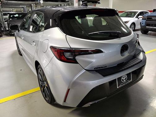 Classic Silver Metallic With Midnight Black Metallic Roof 2026 Toyota Corolla XSE