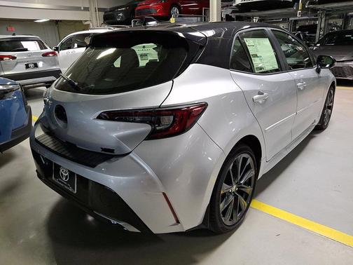 Classic Silver Metallic With Midnight Black Metallic Roof 2026 Toyota Corolla XSE