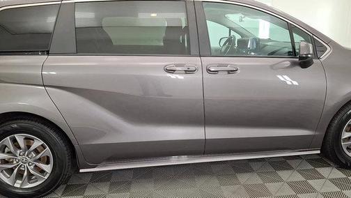 2024 Toyota Sienna LE