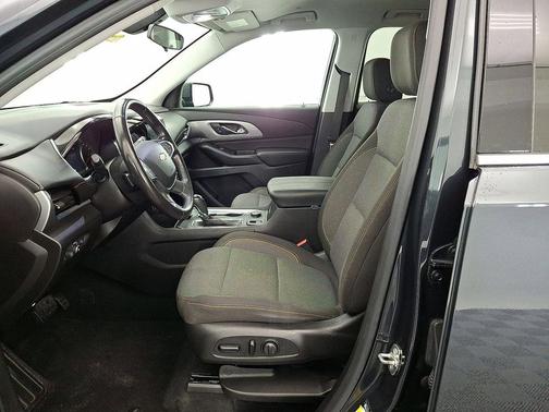 Graphite Metallic 2018 Chevrolet Traverse LT Cloth
