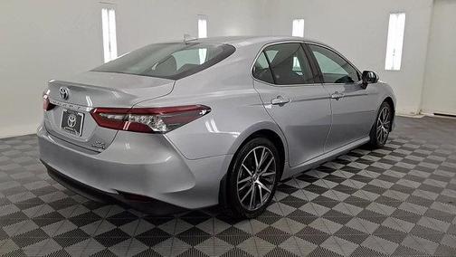 2022 Toyota Camry Hybrid XLE
