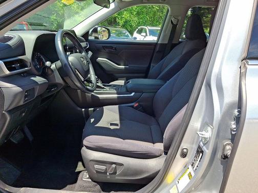 Celestial Silver Metallic 2021 Toyota Highlander LE