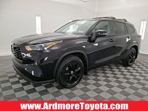 Midnight Black Metallic 2024 Toyota Highlander Hybrid XLE