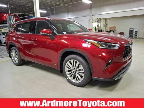 Ruby Flare Pearl 2026 Toyota Highlander Hybrid Platinum