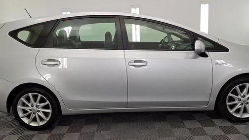 2013 Toyota Prius v Five