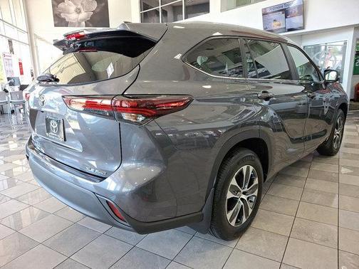 2025 Toyota Highlander XLE