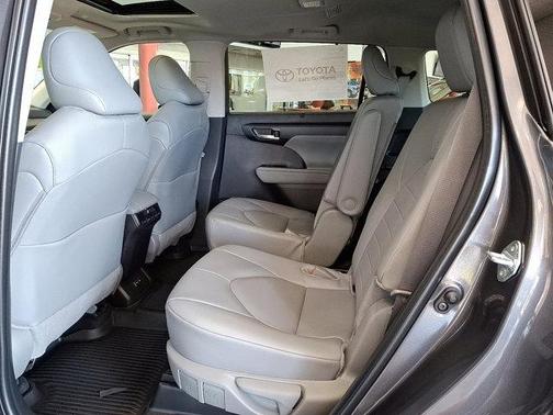 2025 Toyota Highlander XLE