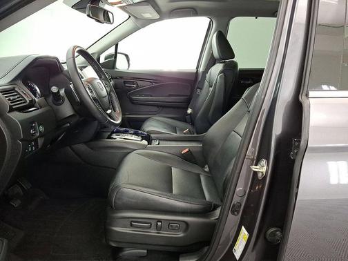 Modern Steel Metallic 2018 Honda Pilot Touring
