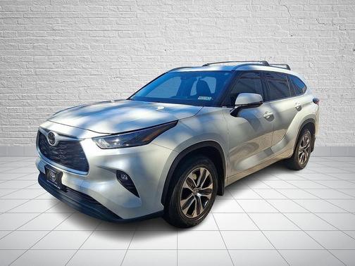 Blizzard Pearl 2021 Toyota Highlander XLE