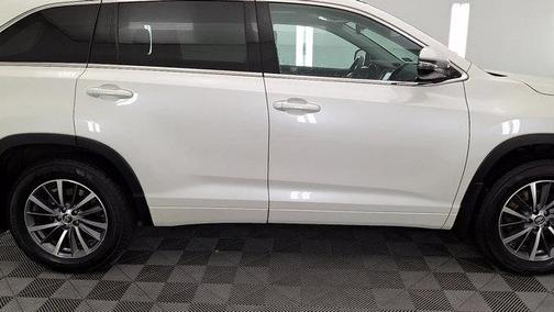 Blizzard Pearl 2018 Toyota Highlander XLE