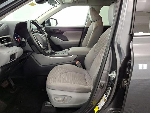 Magnetic Gray Metallic 2022 Toyota Highlander LE