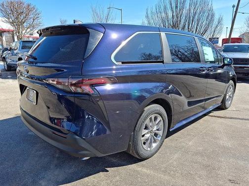 2026 Toyota Sienna LE