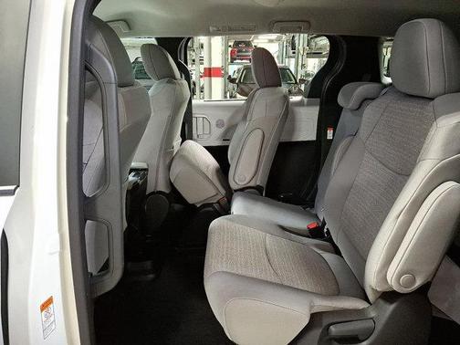 2025 Toyota Sienna LE