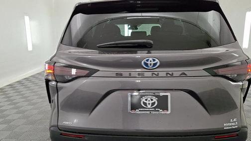2024 Toyota Sienna LE
