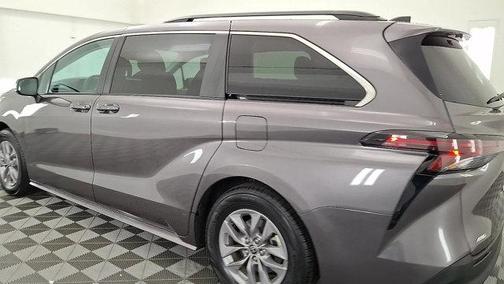 2024 Toyota Sienna LE
