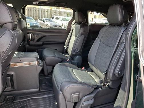 2025 Toyota Sienna Platinum