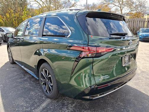 2025 Toyota Sienna Platinum