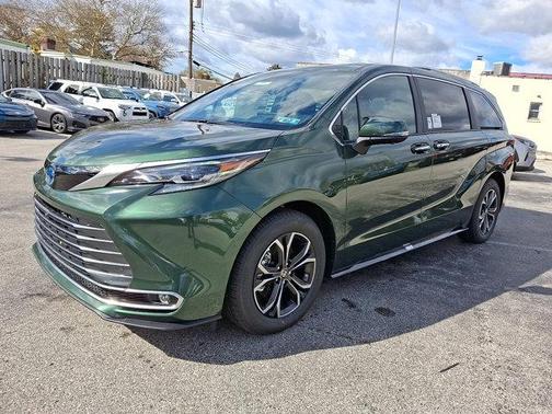 2025 Toyota Sienna Platinum