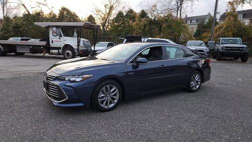 2019 Toyota Avalon Hybrid XLE