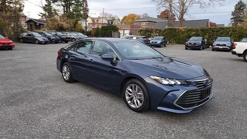 2019 Toyota Avalon Hybrid XLE