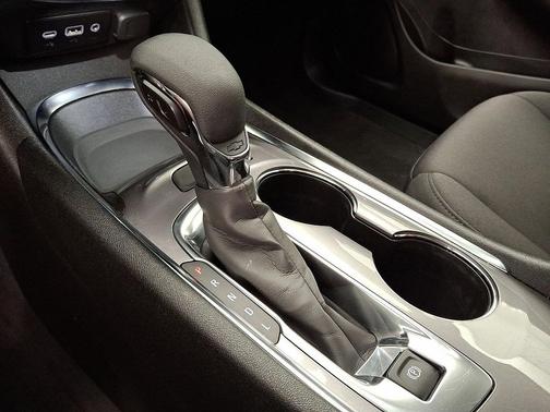 Summit White 2023 Chevrolet Malibu FWD 1LT