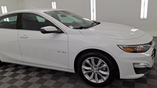 Summit White 2023 Chevrolet Malibu FWD 1LT
