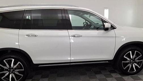 2022 Honda Pilot Touring 8-Passenger