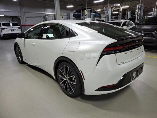 2025 Toyota Prius XLE