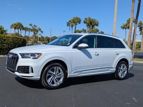 2023 Audi Q7 Premium Plus