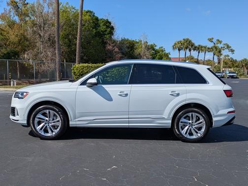 2023 Audi Q7 Premium Plus