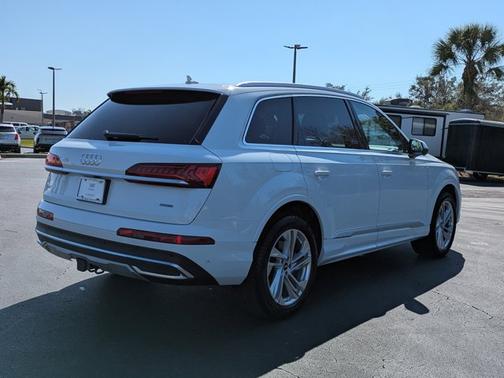 2023 Audi Q7 Premium Plus