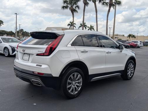 2022 Cadillac XT4 FWD Premium Luxury