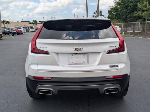 2022 Cadillac XT4 FWD Premium Luxury
