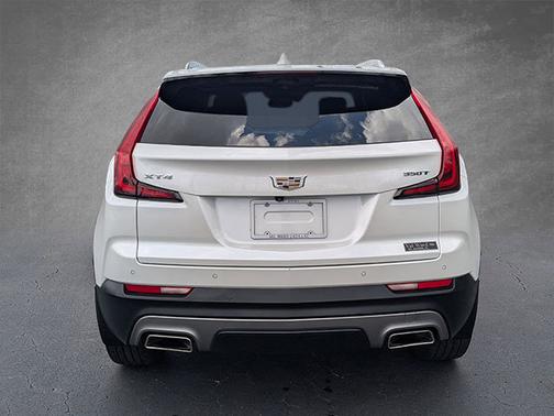 2022 Cadillac XT4 FWD Premium Luxury