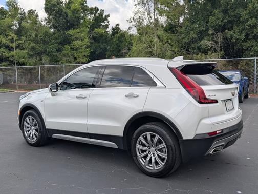 2022 Cadillac XT4 FWD Premium Luxury