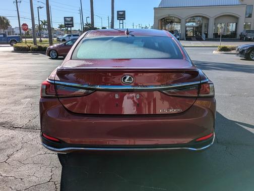 2024 Lexus ES 300h Luxury