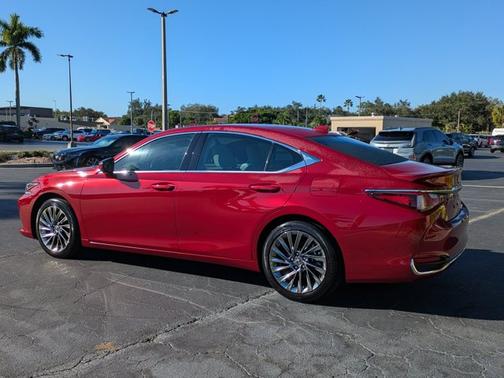 2024 Lexus ES 300h Luxury