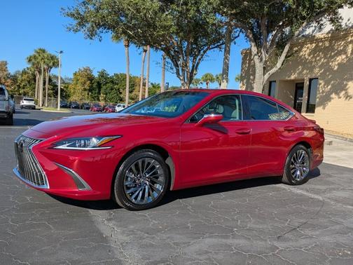 2024 Lexus ES 300h Luxury