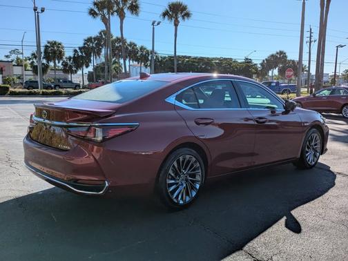 2024 Lexus ES 300h Luxury