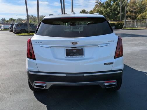 2022 Cadillac XT5 FWD Premium Luxury