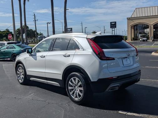 2021 Cadillac XT4 FWD Premium Luxury