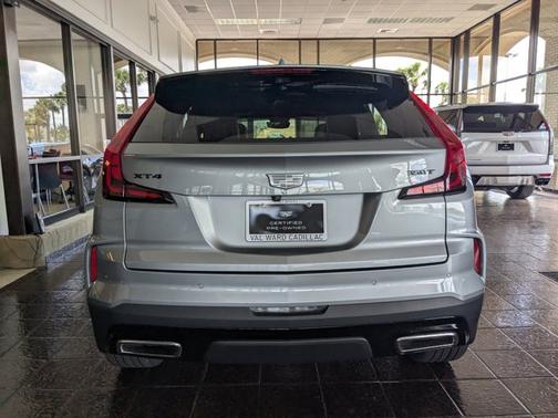 2025 Cadillac XT4 FWD Premium Luxury