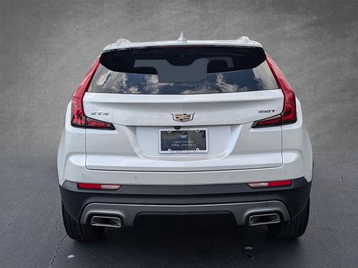 2022 Cadillac XT4 FWD Premium Luxury
