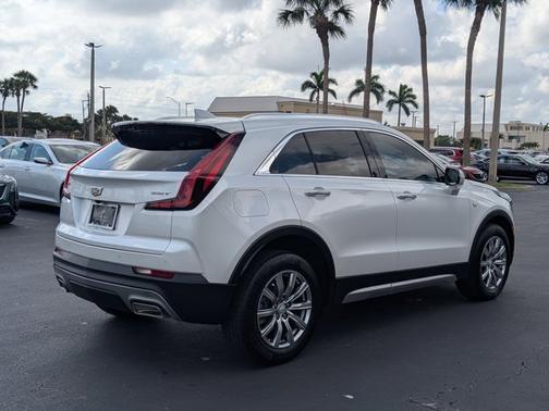 2022 Cadillac XT4 FWD Premium Luxury